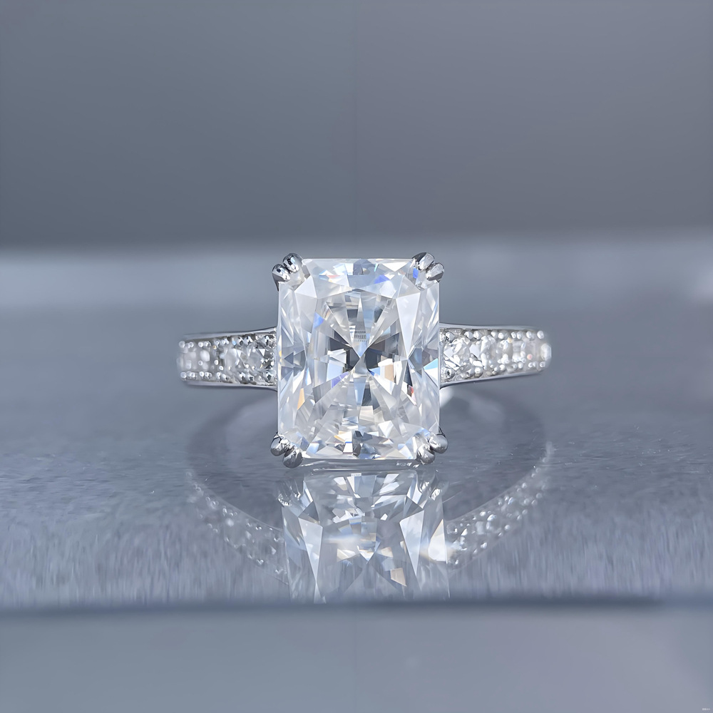 4 Carat Radiant Cut Moissanite - Moissanite Ring 评论和价格