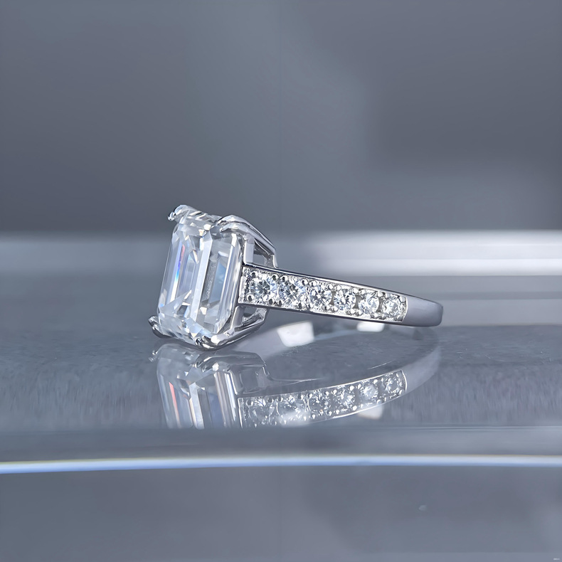 4 Carat Radiant Cut Moissanite - Moissanite Ring 评论和价格